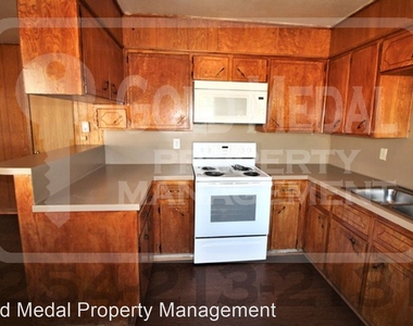 803 Pecan Circle - Photo Thumbnail 4