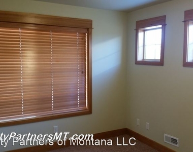 918 Flanders Creek Ave - Photo Thumbnail 3