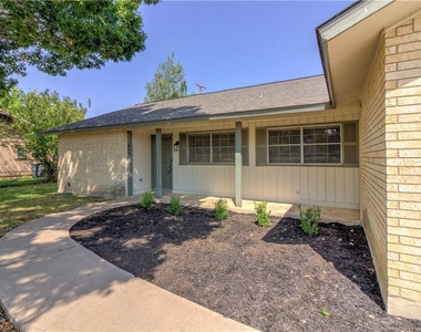 803 River Bend Dr - Photo Thumbnail 2