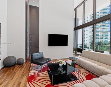 1300 Brickell Bay Dr - Photo Thumbnail 36