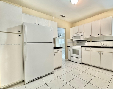 2500 Sw 81st Ave - Photo Thumbnail 2