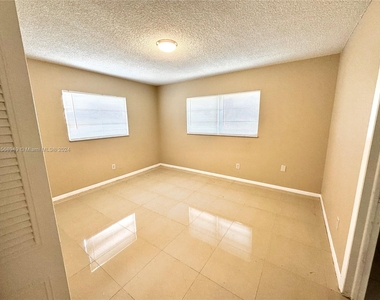 2500 Sw 81st Ave - Photo Thumbnail 6