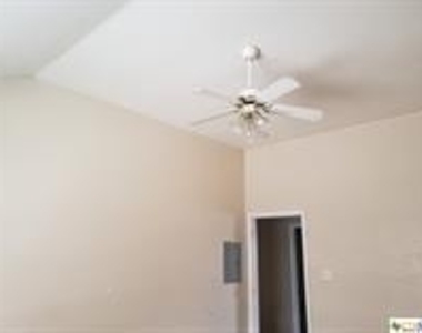 4404 Jeff Scott Drive - Photo Thumbnail 5