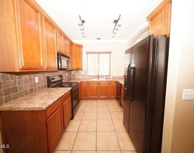 3440 N 38th Street - Photo Thumbnail 4