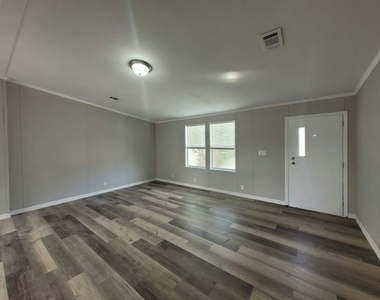 213 Tanglewood Dr - Photo Thumbnail 1