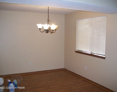 402 Tudor Ct - Photo Thumbnail 4