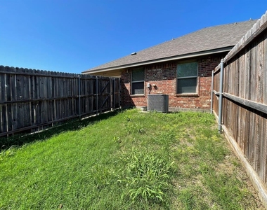 2101 Colby Lane - Photo Thumbnail 18