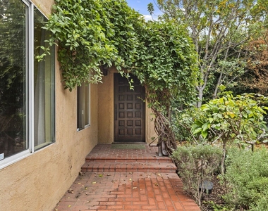 1026 N Laurel Ave - Photo Thumbnail 9