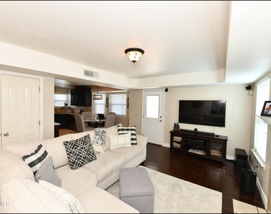 5060 Silver Sands Avenue - Photo Thumbnail 10