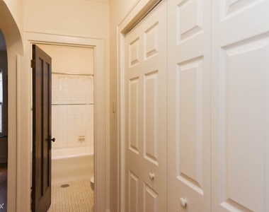 2848 W. Cullom, Unit 5 - Photo Thumbnail 17