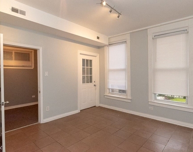 3511 W. Dickens, Unit 4 - Photo Thumbnail 10