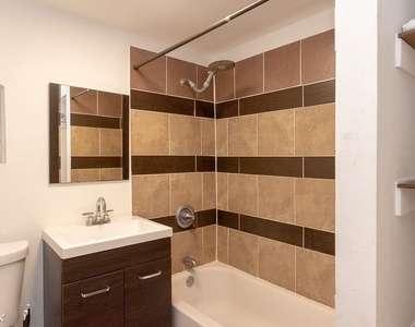 3511 W. Dickens, Unit 4 - Photo Thumbnail 16