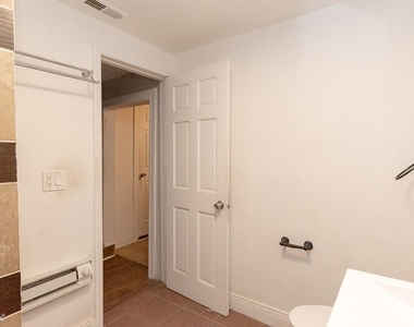 3511 W. Dickens, Unit 4 - Photo Thumbnail 17