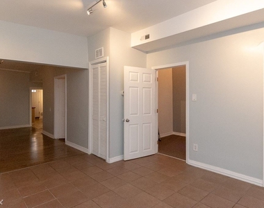 3511 W. Dickens, Unit 4 - Photo Thumbnail 11