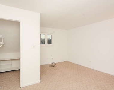 849 W. Fletcher, Unit Chc - Photo Thumbnail 10