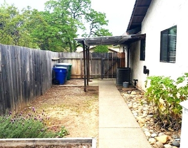 1401 Casa Vereda Way - Photo Thumbnail 21