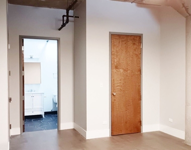4046 N. Hermitage - Photo Thumbnail 9