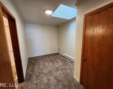 1806 W Pacific Ave - Photo Thumbnail 7
