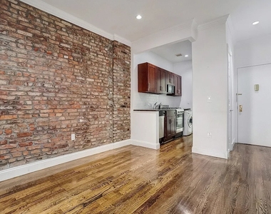 307 Mott St - Photo Thumbnail 4