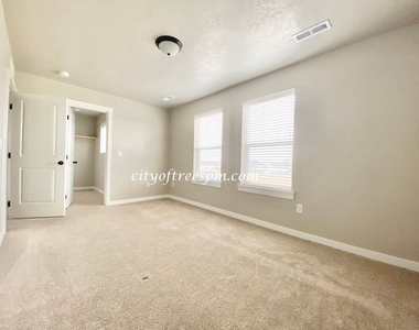 4102 N Ambercreek Ave - Photo Thumbnail 27