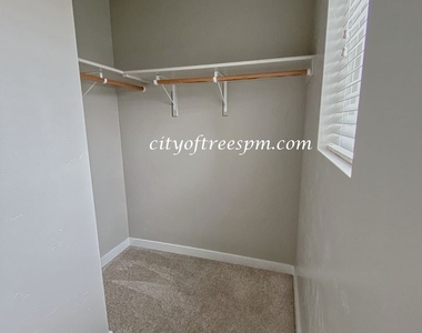 4102 N Ambercreek Ave - Photo Thumbnail 28