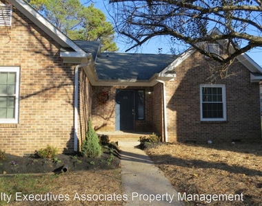 612 Idlewood Lane, Apt B - Photo Thumbnail 1