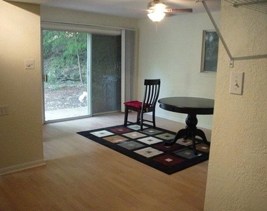 902 Meriden Ln - Photo Thumbnail 4