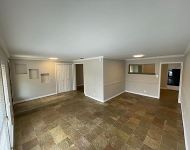 9206 Quail Rock Cir - Photo Thumbnail 2