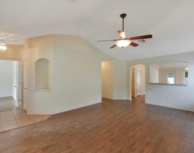 1509 Colorado Bend Dr - Photo Thumbnail 4