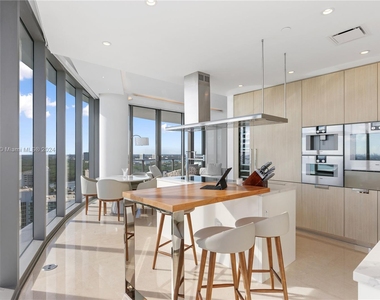 15701 Collins Ave - Photo Thumbnail 5