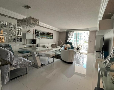 1200 Brickell Bay Dr - Photo Thumbnail 1