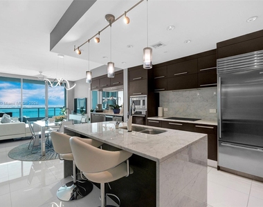 900 Biscayne Blvd - Photo Thumbnail 1