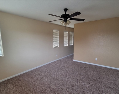 1130 Blue Magenta Avenue - Photo Thumbnail 18