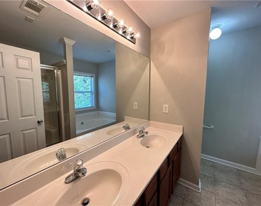 2403 Walnut Tree Lane - Photo Thumbnail 25