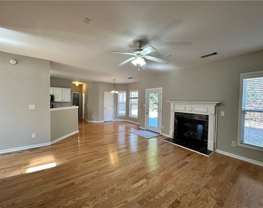 2403 Walnut Tree Lane - Photo Thumbnail 16