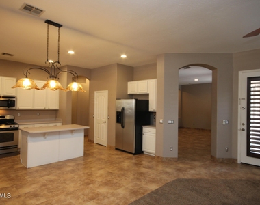 6833 W Cottontail Lane - Photo Thumbnail 9