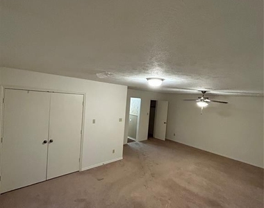 1302 Crescent Street - Photo Thumbnail 15