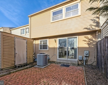 212 Whitcliff Court - Photo Thumbnail 24