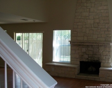 12 Pembroke Ln - Photo Thumbnail 6