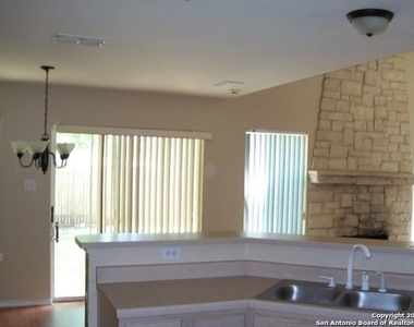 12 Pembroke Ln - Photo Thumbnail 7