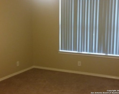 12 Pembroke Ln - Photo Thumbnail 4