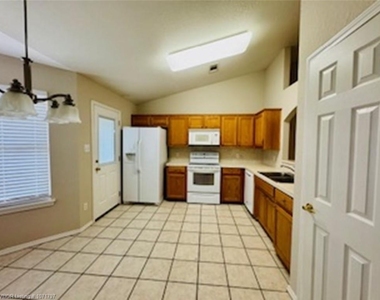 608 Chateau  Dr - Photo Thumbnail 5