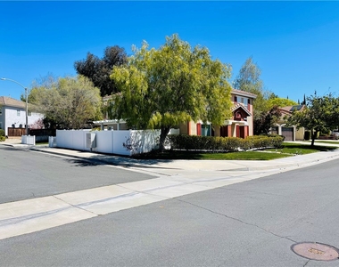 27530 Sierra Madre Drive - Photo Thumbnail 2