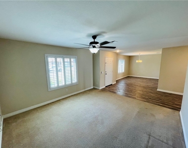 27530 Sierra Madre Drive - Photo Thumbnail 11