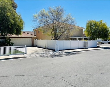 27530 Sierra Madre Drive - Photo Thumbnail 4