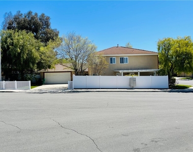 27530 Sierra Madre Drive - Photo Thumbnail 3