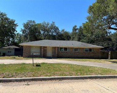 1704 Laurel Oaks Drive - Photo Thumbnail 0