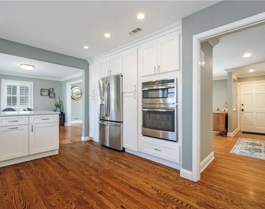 221 Mamaroneck Road - Photo Thumbnail 2