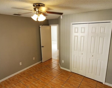 2370 Harbor Town Drive - Photo Thumbnail 12