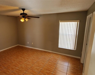 2370 Harbor Town Drive - Photo Thumbnail 6